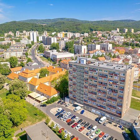 Apartmany A Studia Zamecky Park Litvínov エクステリア 写真